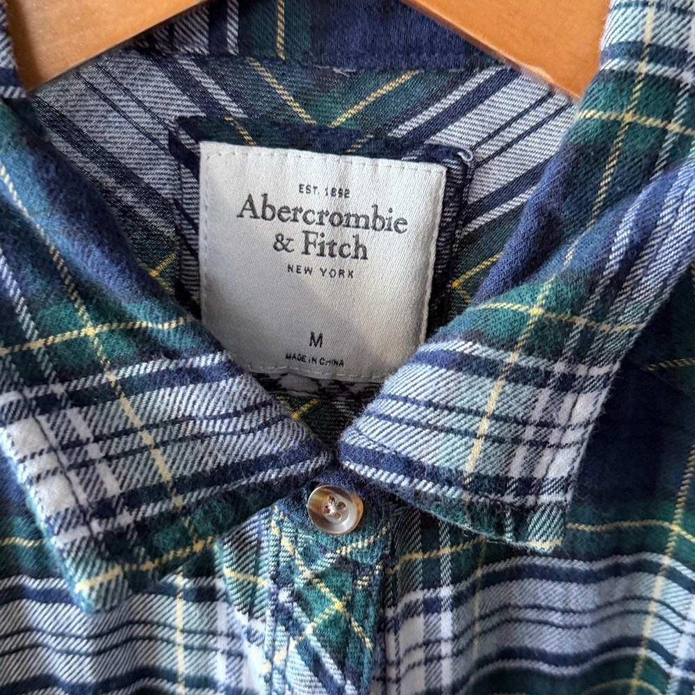 Abercrombie & Fitch Flannel Womens Medium - Picture 2 of 3